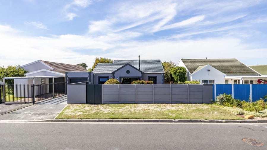 3 Bedroom Property for Sale in Lakeside Western Cape